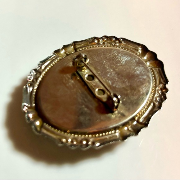 Victorian Silvertone Rose Cameo Brooch 2” x1 1/2” - Picture 7 of 7